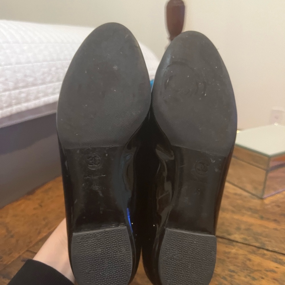 Chanel Size 39 | Black Patent Leather Open Toe Flat Sandal - Picture 4 of 4